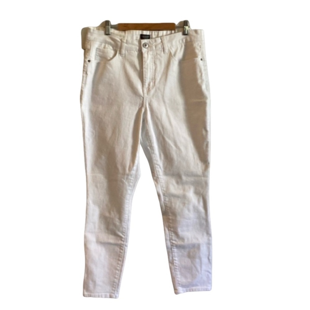 Bold Elements white jeans. Size 14. Cut to curve.